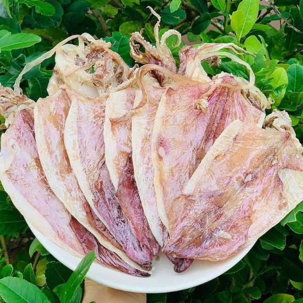 Lam Sơn Food là một trong những địa chỉ uy tín và hàng đầu trên thị trường cung cấp mực khô Cô Tô tươi ngon và đảm bảo an toàn vệ sinh thực phẩm.