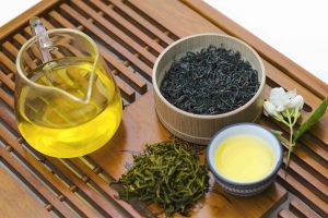 Trà Tân Cương Thái Nguyên có hình dạng xoắn chặt, màu xanh đen.
