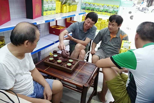 Chè giúp tỉnh táo, tăng cường khả năng tập trung và cải thiện trí nhớ hiệu quả.