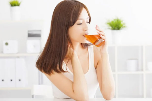 Trà có công dụng làm giảm quá trình lão hóa.