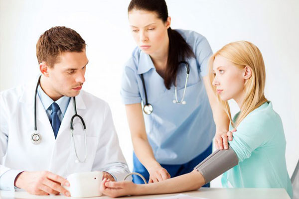 Việc uống trà xanh thường xuyên còn có thể giúp giảm huyết áp.
