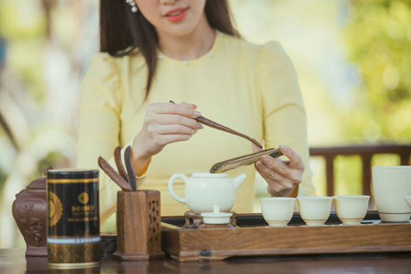 Nên sử dụng chè vào những thời điểm thích hợp để không gây mất ngủ. Nên sử dụng chè vào những thời điểm thích hợp để không gây mất ngủ.