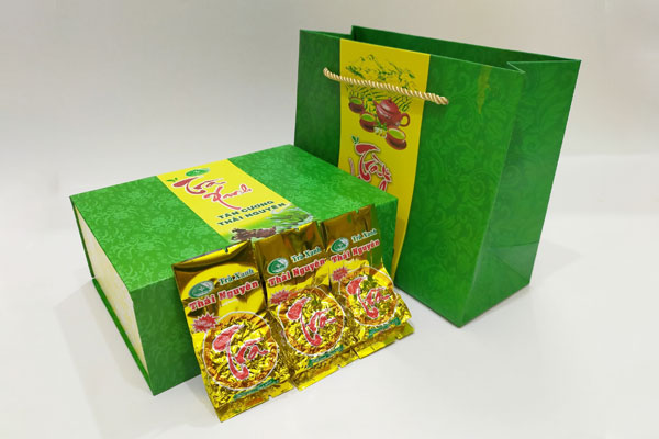 Giá của 1kg chè búp được niêm yết với mức giá từ 350.000 đồng đến 370.000 đồng. Giá của 1kg chè búp được niêm yết với mức giá từ 350.000 đồng đến 370.000 đồng.
