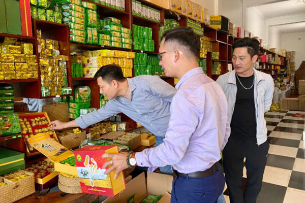 LamSonFood là địa chỉ cửa hàng chuyên cung cấp các dòng sản phẩm chè Thái Nguyên chất lượng hiện nay. LamSonFood là địa chỉ cửa hàng chuyên cung cấp các dòng sản phẩm chè Thái Nguyên chất lượng hiện nay.