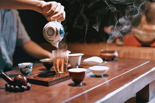 Tránh sử dụng trà xanh ngay sau bữa ăn có thể gây ảnh hưởng đến hệ tiêu hóa. Tránh sử dụng trà xanh ngay sau bữa ăn có thể gây ảnh hưởng đến hệ tiêu hóa.