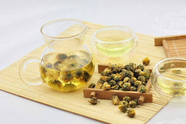Uống trà gì giúp ngủ ngon - Trà hoa cúc