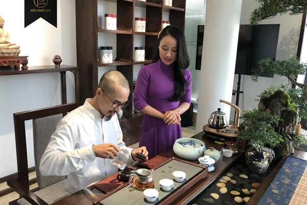 Buổi thưởng trà là thời điểm khi mà mọi lo âu và bộn bề dường như tan biến.